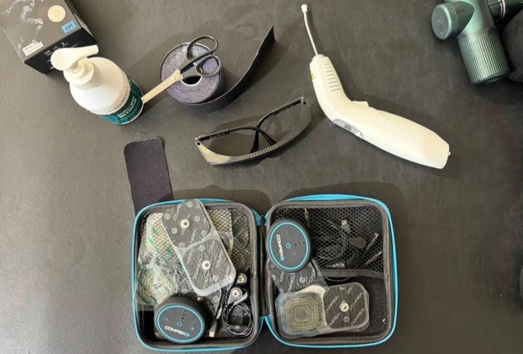 Equipamentos de fisioterapia da Moni Fisioterapia — Compex, massagoterapia e acessórios